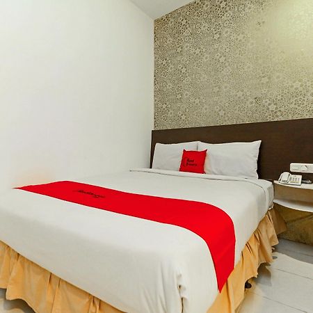Reddoorz Plus Near Fort Rotterdam ماكاسار المظهر الخارجي الصورة